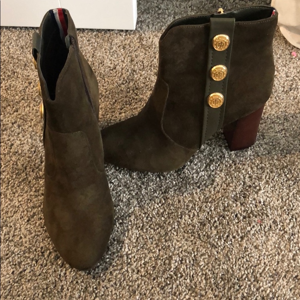 Tommy Hilfiger suede olive green booties